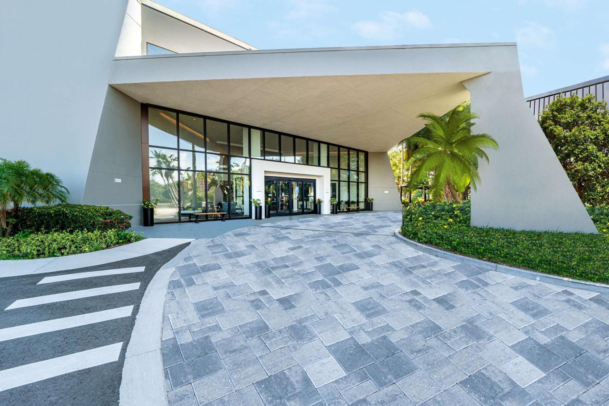 Doubletree By Hilton Tampa Rocky Point Waterfront Hotel Exterior photo